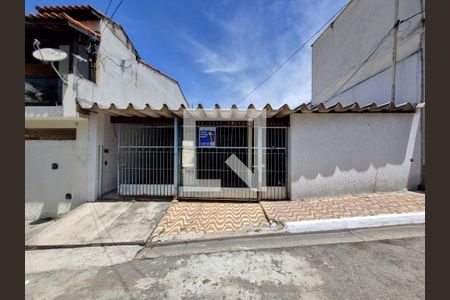 Casa à venda com 280m², 5 quartos e 3 vagas Casa à venda com 280m², 5 quartos e 3 vagasFachada