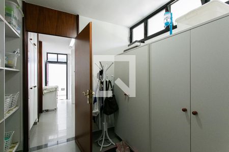 Casa à venda com 330m², 4 quartos e 5 vagasÁrea de Serviço