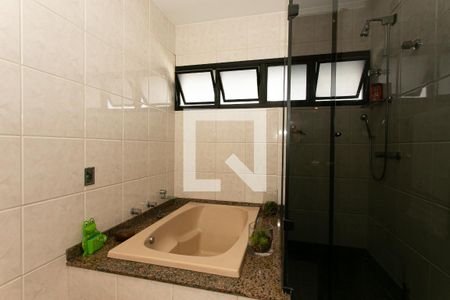 Casa à venda com 330m², 4 quartos e 5 vagasBanheiro dos Quartos