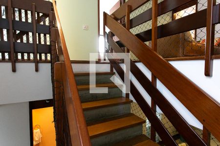 Casa à venda com 330m², 4 quartos e 5 vagasEscadas