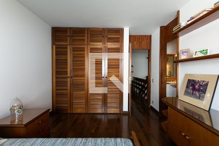 Casa à venda com 330m², 4 quartos e 5 vagasQuarto 2