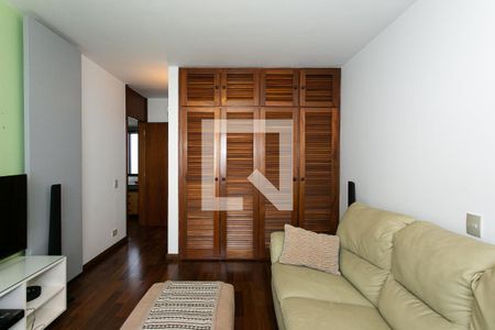 Casa à venda com 330m², 4 quartos e 5 vagasSuíte 1