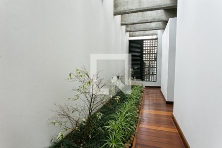 Casa à venda com 330m², 4 quartos e 5 vagas Corredor