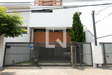 Casa à venda com 330m², 4 quartos e 5 vagasFachada