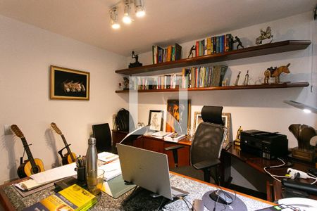 Casa à venda com 330m², 4 quartos e 5 vagasEscritório 2