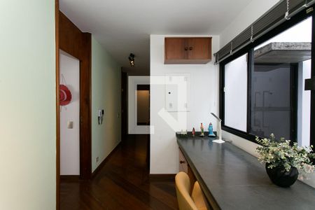 Casa à venda com 330m², 4 quartos e 5 vagasEscritório 1