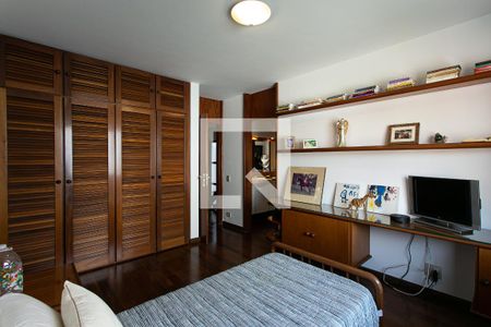 Casa à venda com 330m², 4 quartos e 5 vagasQuarto 2