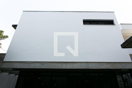 Casa à venda com 330m², 4 quartos e 5 vagasFachada