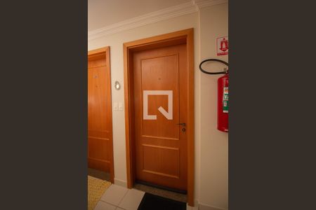 Apartamento à venda com 98m², 3 quartos e 2 vagas Apartamento à venda com 98m², 3 quartos e 2 vagasHall de Entrada - Serviço