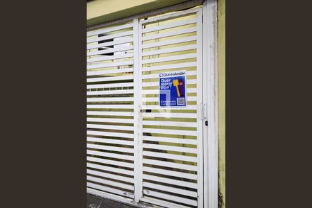 Casa à venda com 70m², 2 quartos e 1 vaga Casa à venda com 70m², 2 quartos e 1 vagaFachada