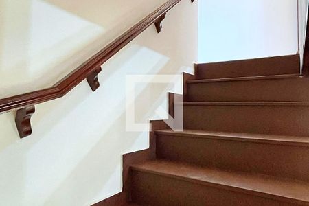 Escada de casa para alugar com 2 quartos, 73m² em Jardim Vila Galvao, Guarulhos