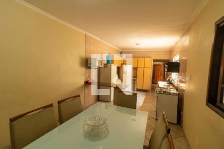 Casa à venda com 175m², 3 quartos e 2 vagas Casa à venda com 175m², 3 quartos e 2 vagasSala de Jantar