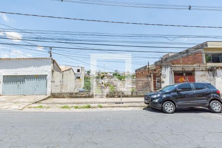 Casa à venda com 380m², 2 quartos e sem vaga Casa à venda com 380m², 2 quartos e sem vagaFachada