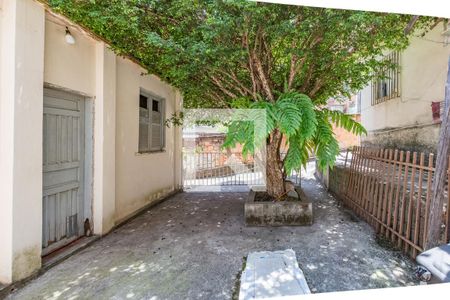 Casa à venda com 380m², 2 quartos e sem vaga Casa à venda com 380m², 2 quartos e sem vagaQuintal - Casa 2