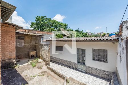 Casa à venda com 380m², 2 quartos e sem vaga Casa à venda com 380m², 2 quartos e sem vagaQuintal - Casa 3