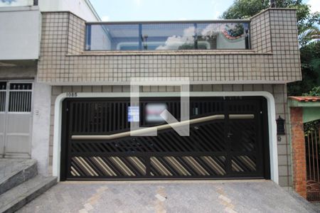 Casa à venda com 276m², 3 quartos e 2 vagasFachada e Placa