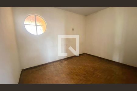 Casa à venda com 195m², 4 quartos e 2 vagasQuarto