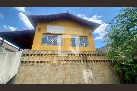 Casa à venda com 195m², 4 quartos e 2 vagasFachada