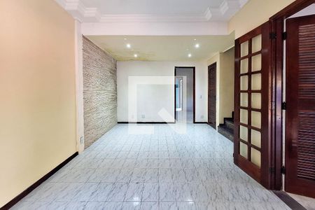 Sala de casa de condomínio à venda com 3 quartos, 120m² em Itaipu, Niterói