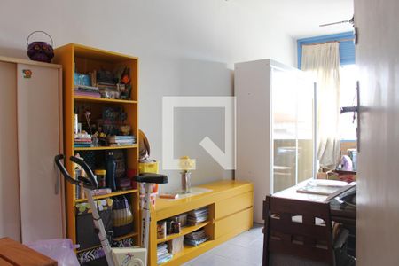 Quarto/Sala de kitnet/studio à venda com 1 quarto, 24m² em Laranjeiras, Rio de Janeiro