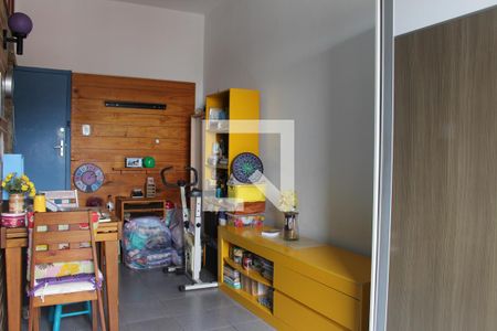 Quarto/Sala de kitnet/studio à venda com 1 quarto, 24m² em Laranjeiras, Rio de Janeiro