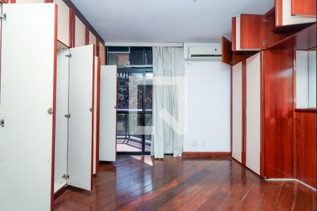 Apartamento para alugar com 271m², 4 quartos e 2 vagas Apartamento para alugar com 271m², 4 quartos e 2 vagasSuíte 1