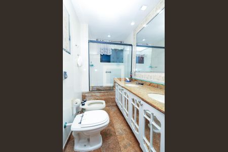 Apartamento para alugar com 271m², 4 quartos e 2 vagas Apartamento para alugar com 271m², 4 quartos e 2 vagasBanheiro da Suíte 2