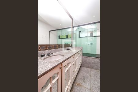 Apartamento para alugar com 271m², 4 quartos e 2 vagas Apartamento para alugar com 271m², 4 quartos e 2 vagasBanheiro Social