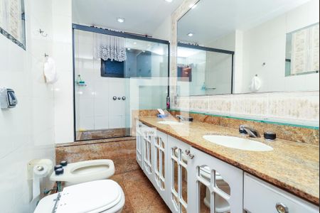 Apartamento para alugar com 271m², 4 quartos e 2 vagas Apartamento para alugar com 271m², 4 quartos e 2 vagasBanheiro da Suíte 2