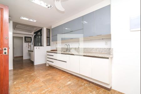 Apartamento para alugar com 271m², 4 quartos e 2 vagas Apartamento para alugar com 271m², 4 quartos e 2 vagasCozinha