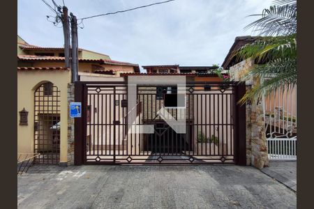 Casa à venda com 230m², 3 quartos e 6 vagasFachada