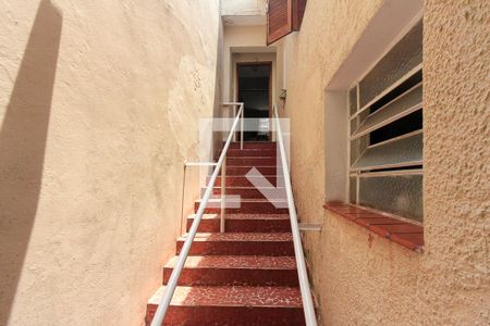 Casa à venda com 250m², 2 quartos e 1 vagaescada de entrada