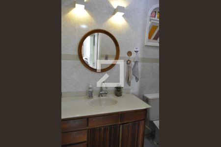 Casa à venda com 200m², 4 quartos e 2 vagasBanheiro