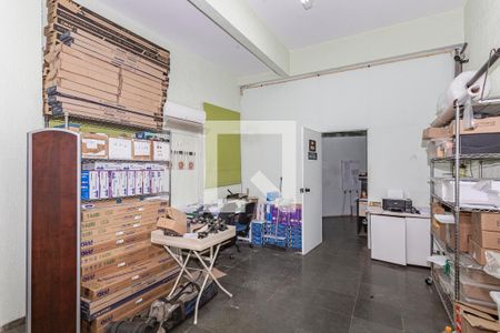 Casa à venda com 167m², 2 quartos e 2 vagasGaragemEscritorio Garagem