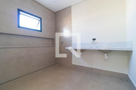 Casa de condomínio à venda com 252m², 3 quartos e 4 vagasBanheiro da Suíte 01