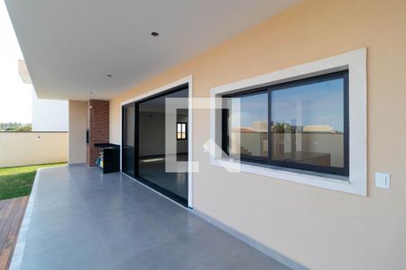 Casa de condomínio à venda com 252m², 3 quartos e 4 vagasChurrasqueira