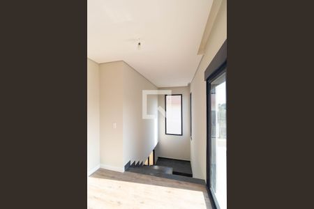 Casa de condomínio à venda com 252m², 3 quartos e 4 vagasEscada