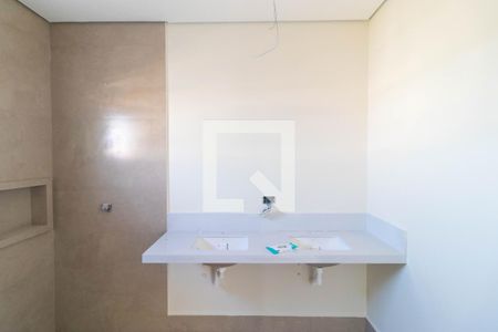 Casa de condomínio à venda com 252m², 3 quartos e 4 vagasBanheiro da Suíte 01