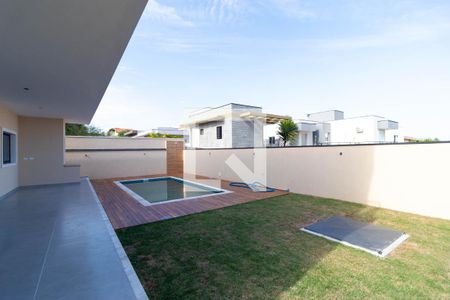 Casa de condomínio à venda com 252m², 3 quartos e 4 vagasQuintal