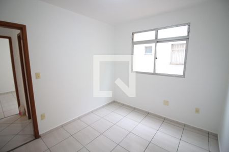 Quarto 2 de apartamento para alugar com 2 quartos, 50m² em Novo Riacho, Contagem