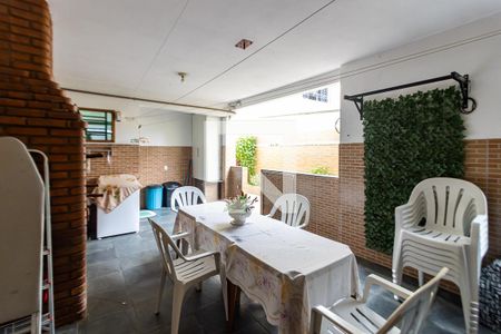 Casa à venda com 240m², 3 quartos e 2 vagasÁrea de Serviço