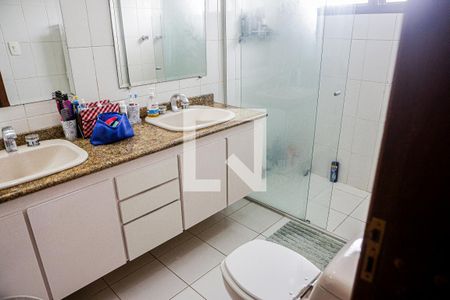 Apartamento à venda com 196m², 3 quartos e 2 vagasBanheiro da Suíte 1