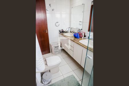 Apartamento à venda com 196m², 3 quartos e 2 vagasBanheiro da Suíte 1