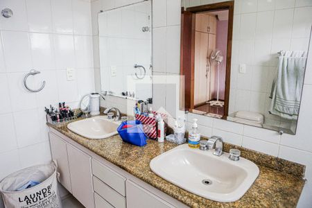 Apartamento à venda com 196m², 3 quartos e 2 vagasBanheiro da Suíte 1