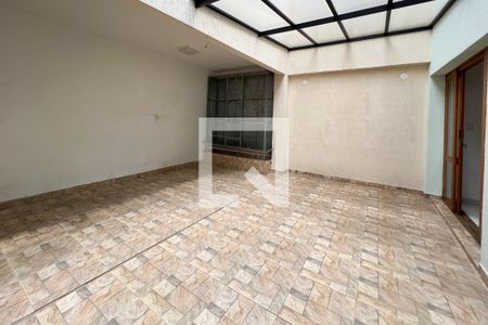 Casa para alugar com 230m², 3 quartos e 1 vagaPátio