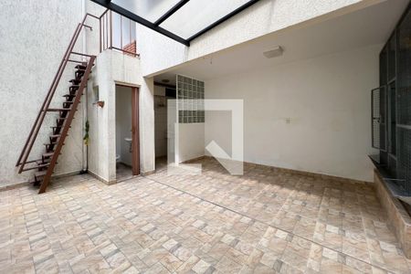 Casa para alugar com 230m², 3 quartos e 1 vagaPátio