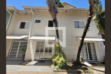 Casa à venda com 133m², 3 quartos e 1 vaga Casa à venda com 133m², 3 quartos e 1 vagaFachada