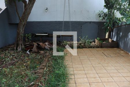 Quintal de casa à venda com 4 quartos, 202m² em Jardim Vera Cruz, São Paulo