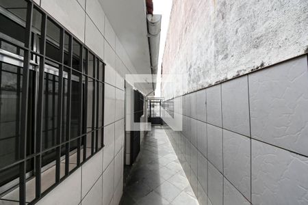 Casa à venda com 120m², 2 quartos e 2 vagasCorredor externo