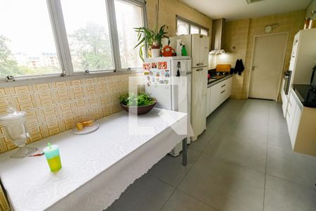 Apartamento à venda com 211m², 4 quartos e 3 vagasCozinha - Armários